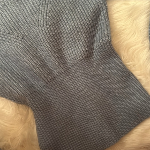 Boutique Fitted Sweater - Picture 4 of 4